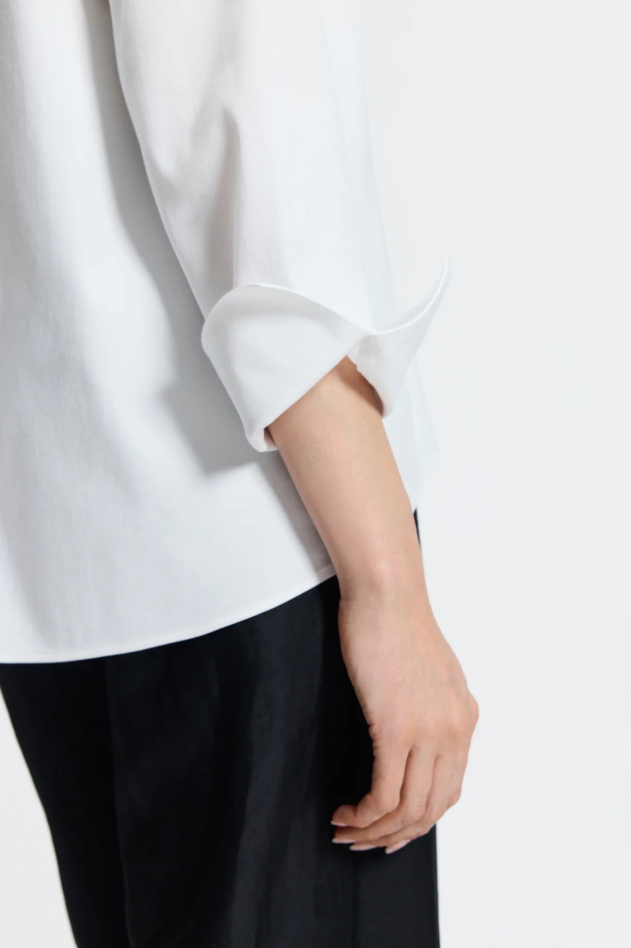 AGNES STRETCH LONG SLEEVE POPOVER SHIRT
