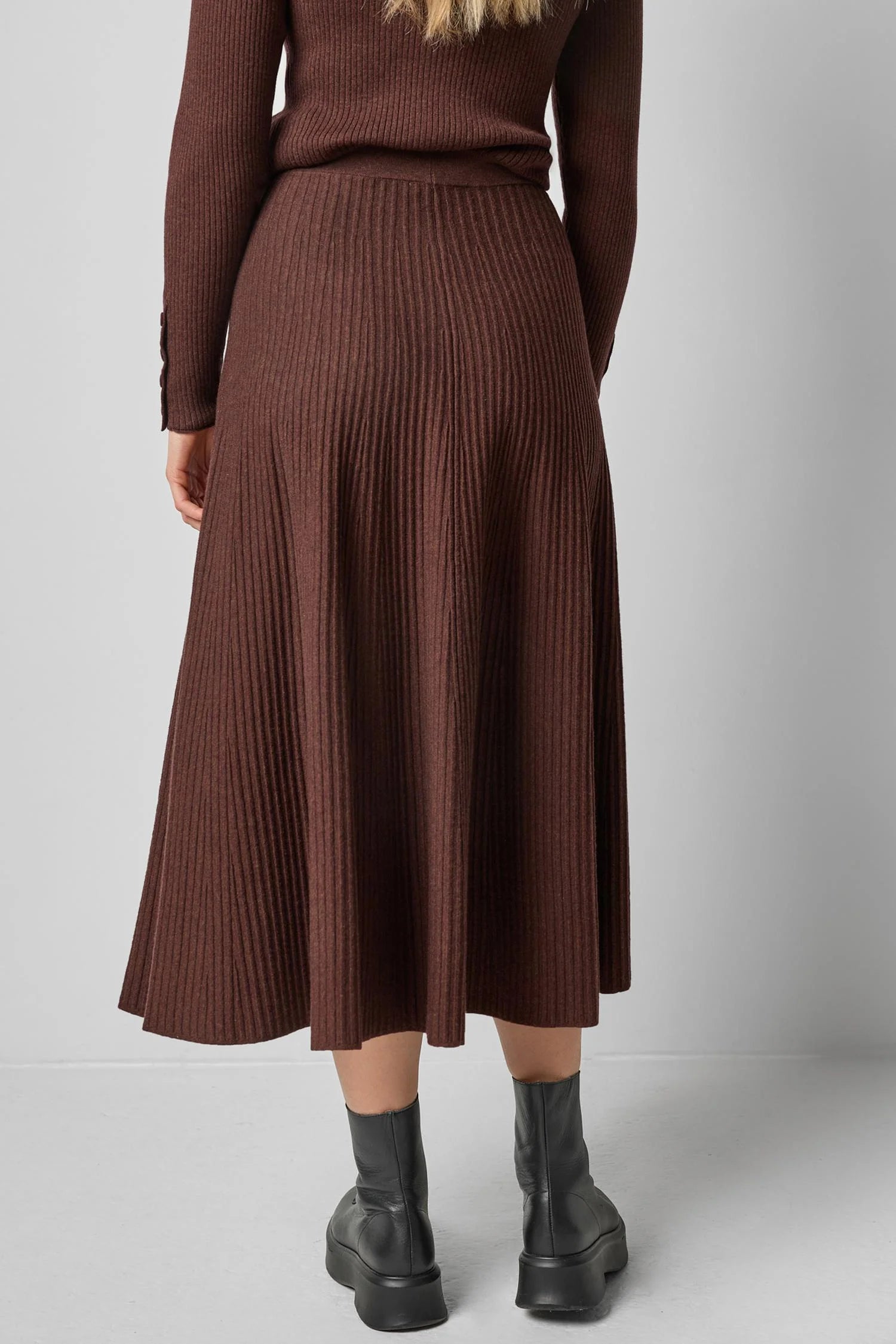 FLARED KNIT SKIRT