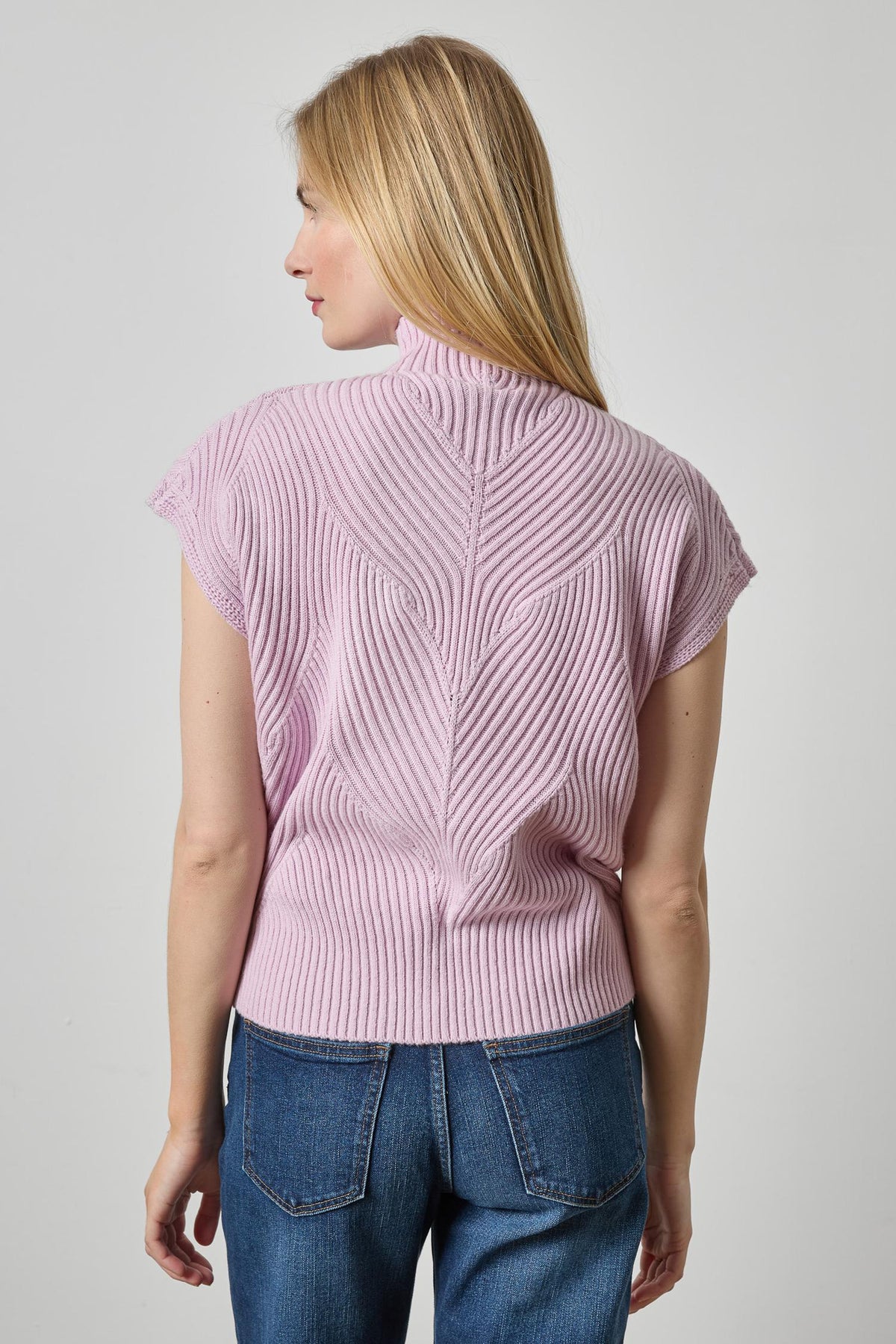 CABLE WEDGE SWEATER