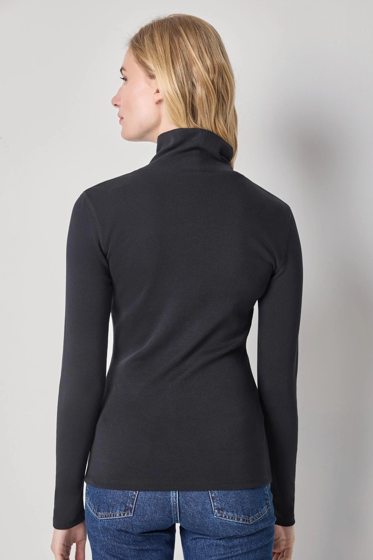 TURTLENECK TEE