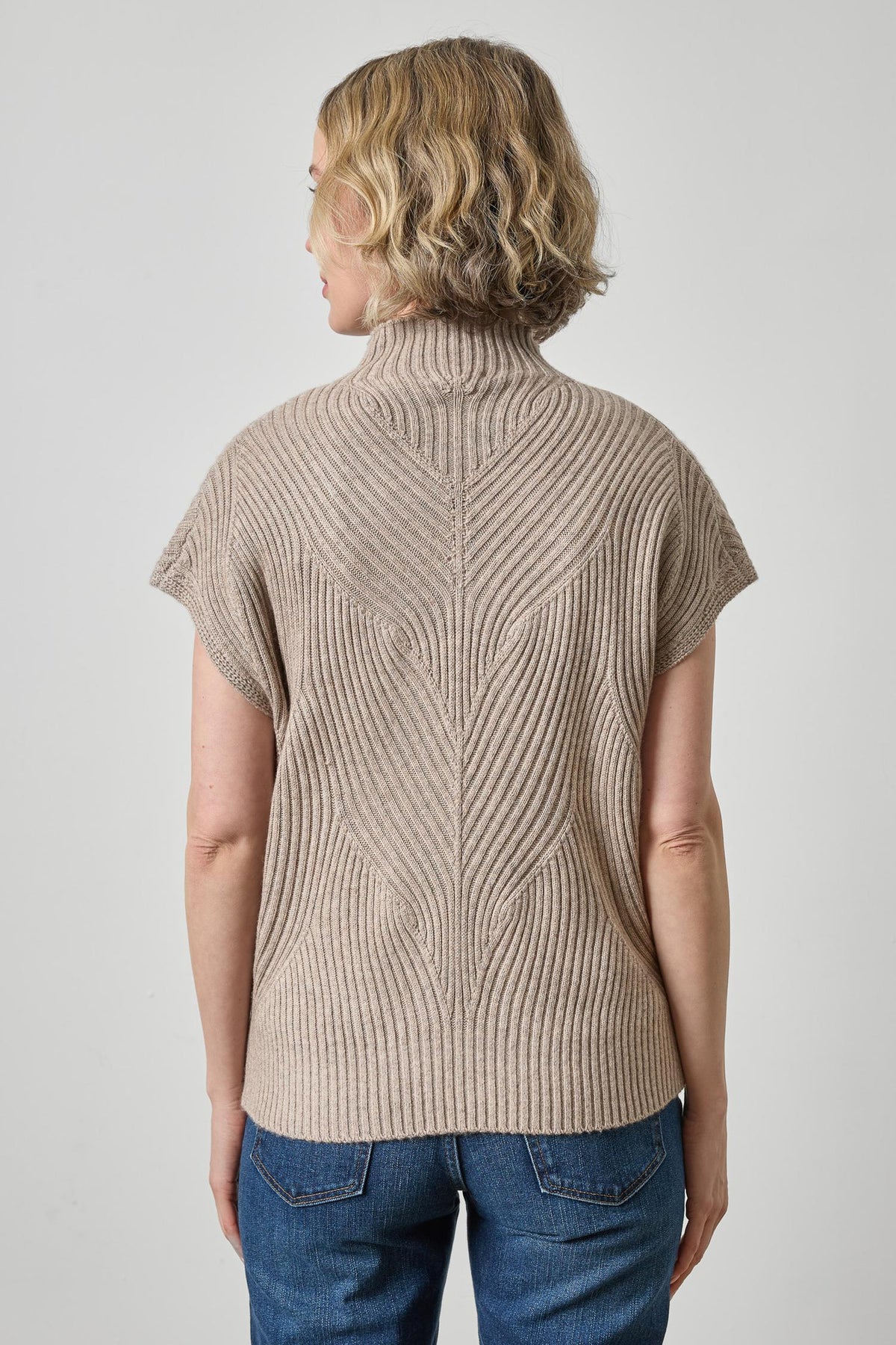 CABLE WEDGE SWEATER
